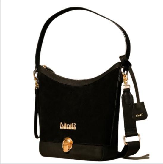 Luxury Fashion Handbags - 144pc- 1 Pallet- MSRP $38,640 - Yours $1,575