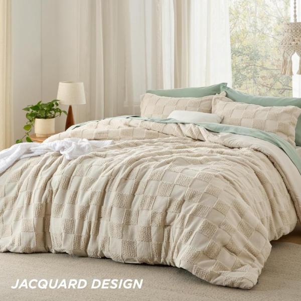 Bedsure Queen Beige Boho Tufted Comforter - MSRP $58