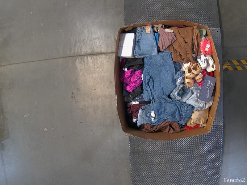 Apparel - All In Motion, Levi's, Goodfellow & Co, Universal Thread, Wild Fable - Est Retail $10,556- 1 plt