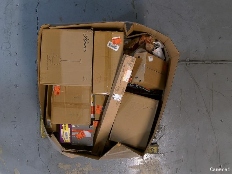 Lighting & Electrical - Hunter, LNC, Southwire, Zinsco, WindyNation, Metalux, Armacost Lighting - Est Retail $6,873