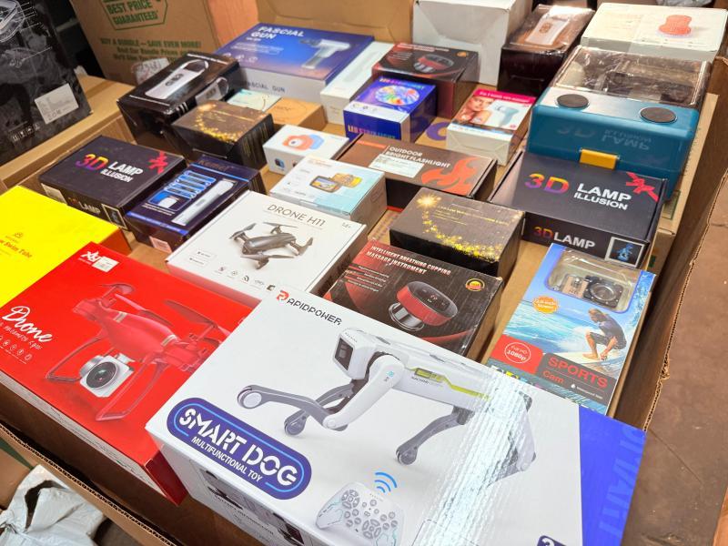 Bulk Lot of 500 Mixed Electronics, Gadgets & Home Goods MSRP $15,000