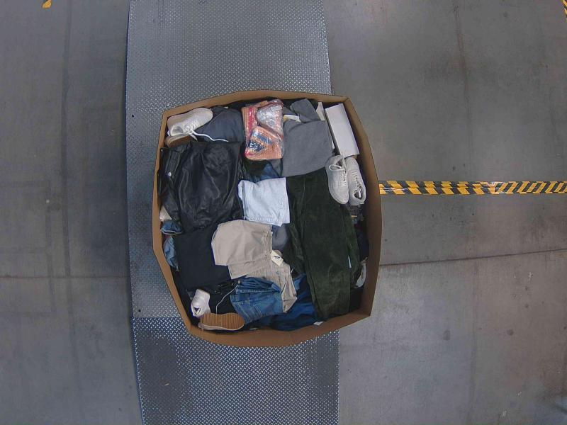 Apparel - Goodfellow & Co, Levi's, Universal Thread, A New Day, Shade & Shore - Est Retail $10,282- 1 plt