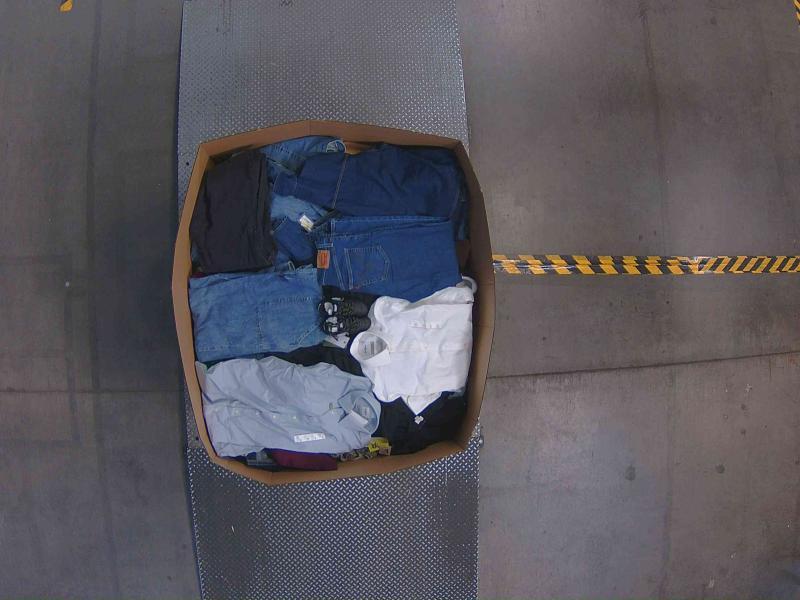 Apparel - Levi's, Converse, A New Day, Skechers, Joylab, Goodfellow & Co, Universal Thread - Est Retail $9,465- 1 plt