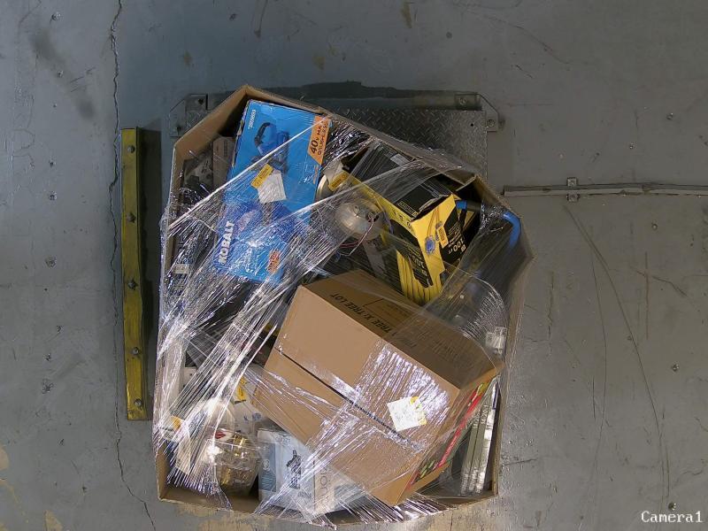 CRAFTSMAN S205 46cc 2cycle 20in Gas Chainsaw, Kobalt Gen4 40V 14in Battery 4.0Ah Chainsaw, Harbor Breeze - MSRP $4,309