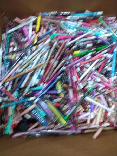 Health & Beauty - Moira Afterparty Matte Lips, Rude City of Flashing Lights Micro Retractable Liners - MSRP $6,670