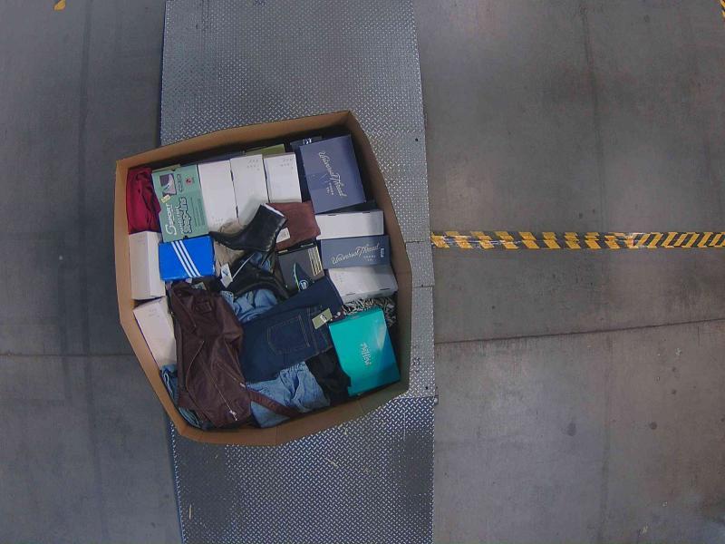 Apparel - Levi's, Goodfellow & Co, A New Day, Universal Thread, Converse - Est Retail $10,487- 1 plt