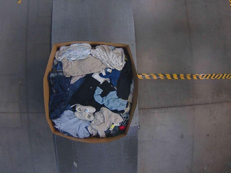 Apparel - Levi's, A New Day, Converse, Converse, Future Collective, Universal Thread - Est Retail $9,866- 1 plt