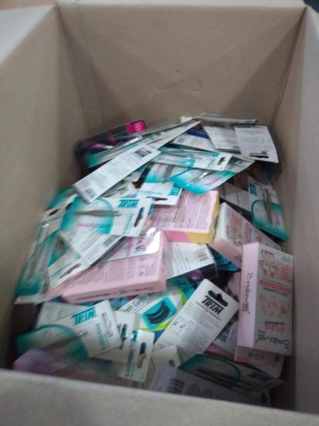 Health & Beauty - Tweezer Ez Grip Scissors, The Cream Shop - Bye Bye Blackheads Printed Nose Strips - MSRP $1,944