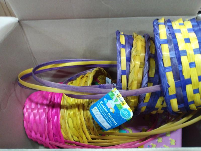 Seasonal - FamilyMaid 34104 10 x 8 x 15.5 in. Easter Baskets - MSRP $856