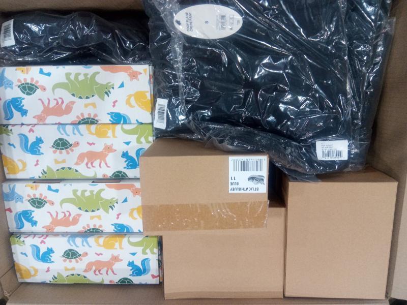 General Merchandise - Sofia Jeans Blazers, Dockers Men s Pleated Khakis, Fleece Baby Blankets - MSRP $4,196