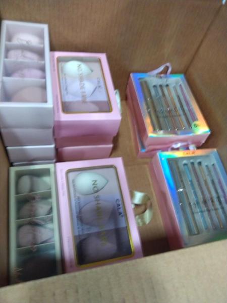 Health & Beauty - Gillette Venus Smooth Razor Blade Refills, Believe & Create Your Own Destiny Palette - MSRP $1,962