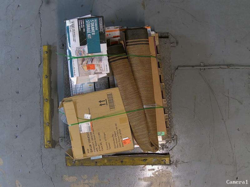 Flooring & Rugs - Hampton Bay, HDC, TrafficMaster - Est Retail $1,560- 2plts