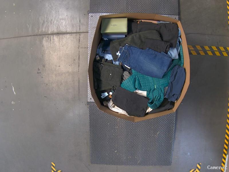 Apparel - Kahlana, Levi's, Universal Thread, All in Motion, Future Collective, A New Day - Est Retail $11,339