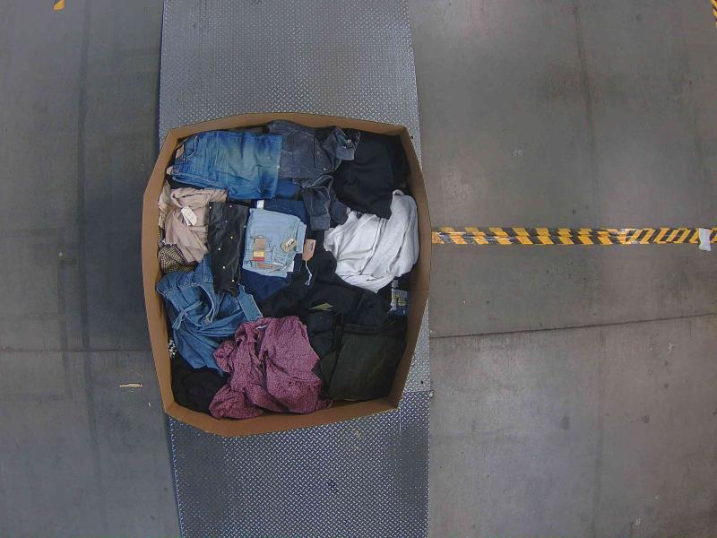 Apparel - Levi's, A New Day, Kahlana, Future Collective, Blogilates, Universal Thread - Est Retail $10,157