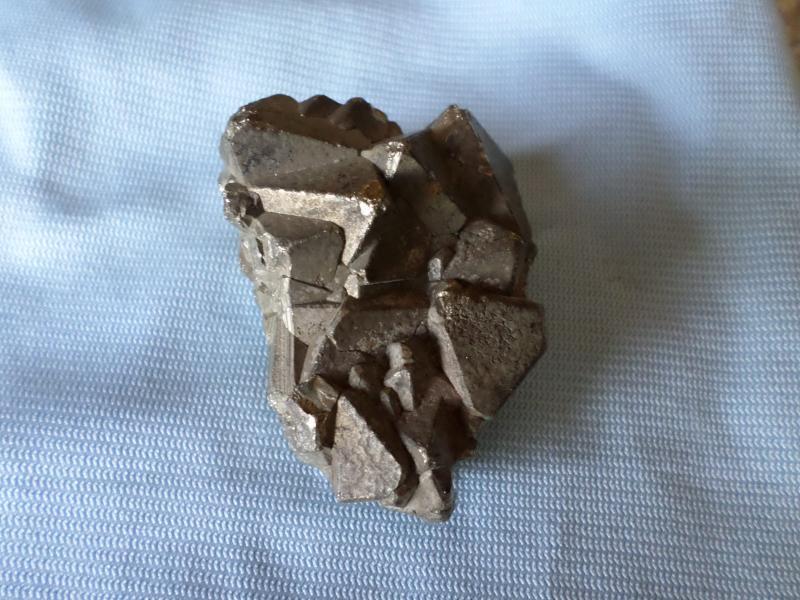 (4.6 Oz) YELLOWISH RAW SHINY NUGGET Mojave, Soledad Mountain