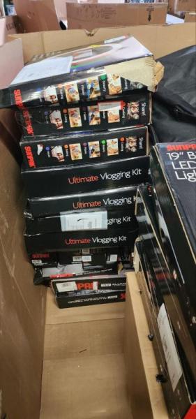 CAMERA ACCESSORIES 150 Sunpak, Digipower RETAIL $9790