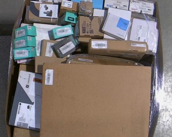 General Merch - HP 727 DesignJet Printhead, iPad Air 13 Magic Keyboard, Beats Fit Earbuds - MSRP $9,304