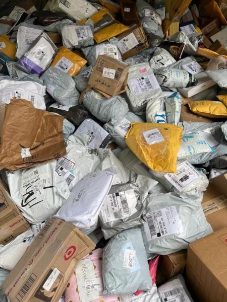 1 Pallet of Packages Merchandise Returns, Lost Mail, Undelivered Post