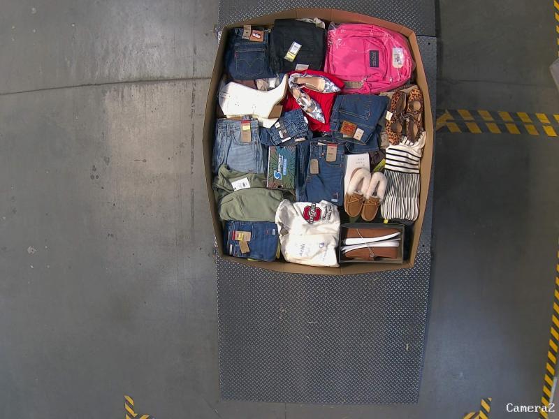 Apparel - Levi's, Goodfellow & Co, Skechers, Universal Thread, Champion - Est Retail $11,679- 1 plt