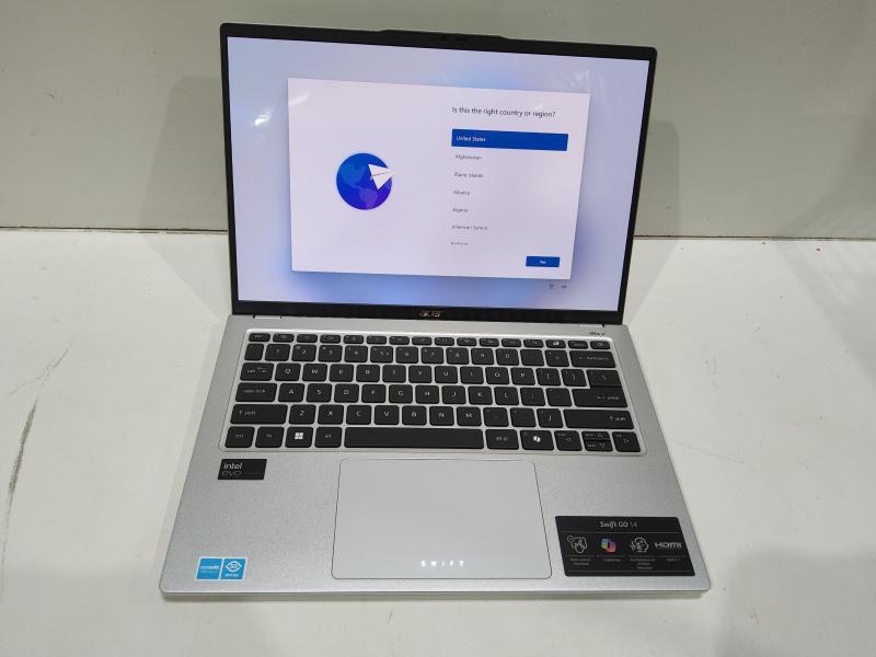 A Grade - Acer Swift Go 14" OLED AI PC Laptop, Intel Core Ultra 5 125H, 8GB RAM, 512GB SSD - MSRP $849