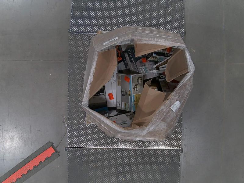 Lighting & Electrical - Lifx, Commercial Electric, Diva, Husky - Est Retail $2,275- 1plt