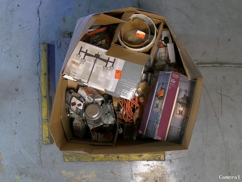 Lighting & Electrical - DSI Lighting, Hampton Bay, Yansun - Est Retail $3,465- 1plt