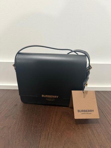 BURBERRY AUTHENTIC DESIGNER HANDBAGS.