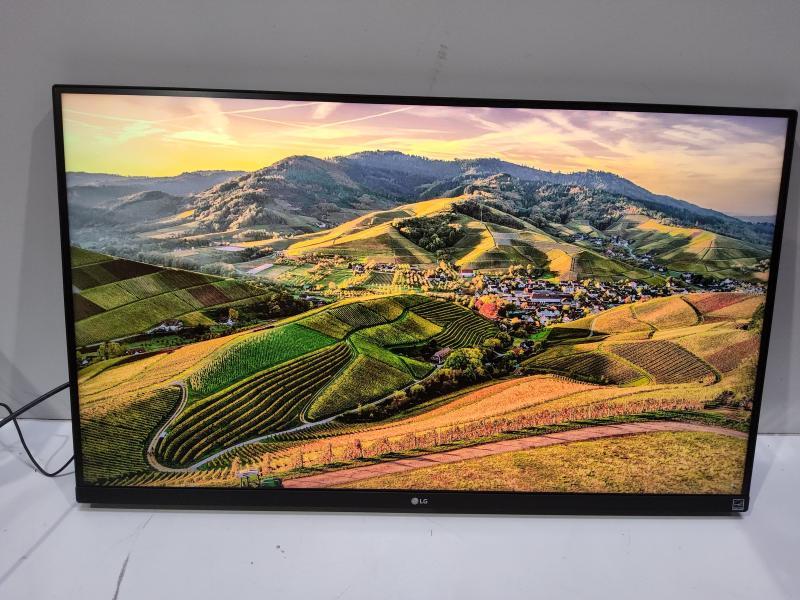 A Grade - LG 32" 4K UHD VA 60Hz AMD FreeSync Monitor, HDR10, Black (32BN50U-B) - MSRP $499