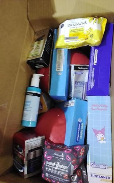 Health & Beauty - Neutrogena Night Moisturizer, Mueller Knee Brace, Conair Dryer Brush - MSRP $10,810