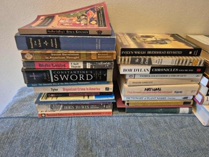 Vintage Books-Best Sellers, Classics,Pop Culture & Educational Studies