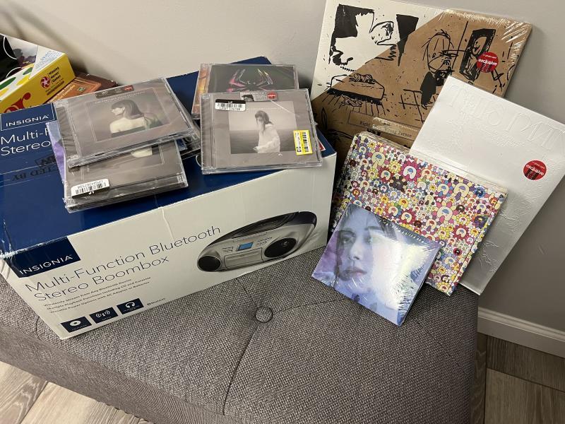 Insignia Bluetooth Stereo Boombox + 30 CDs - CyberMonday Special