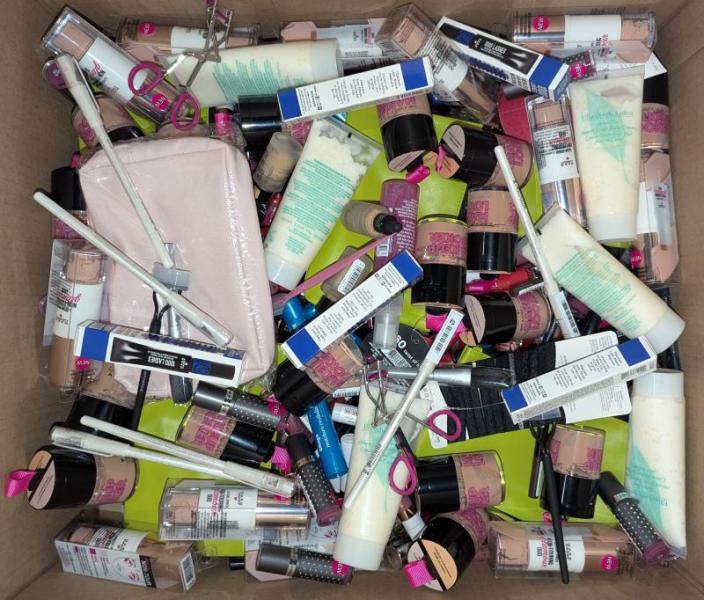 800ct Assorted Name Brand Cosmetics Over $5,590+ Total Retail