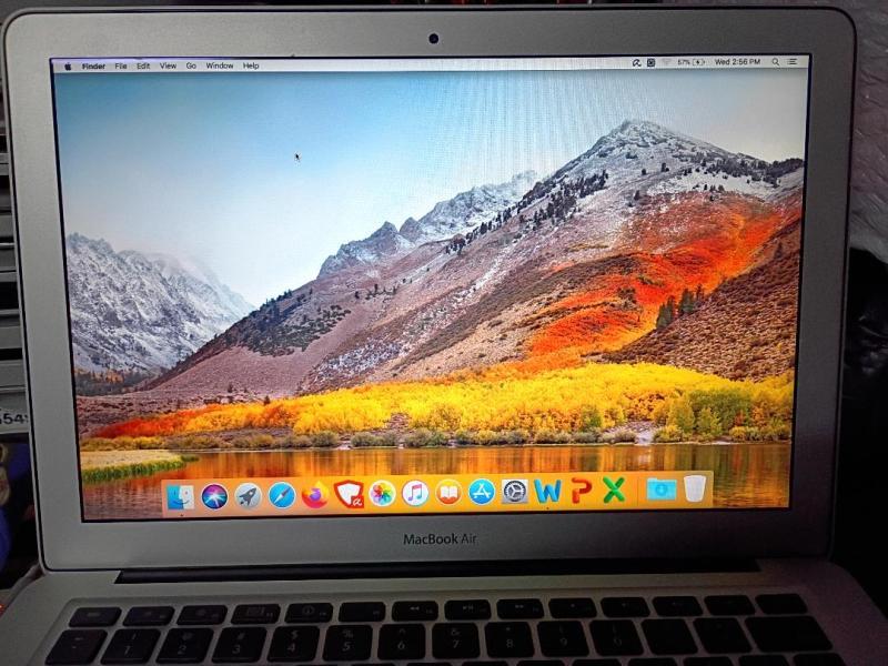 Apple Macbook Air Core 2 Duo *** MSRP $1800.00 ***