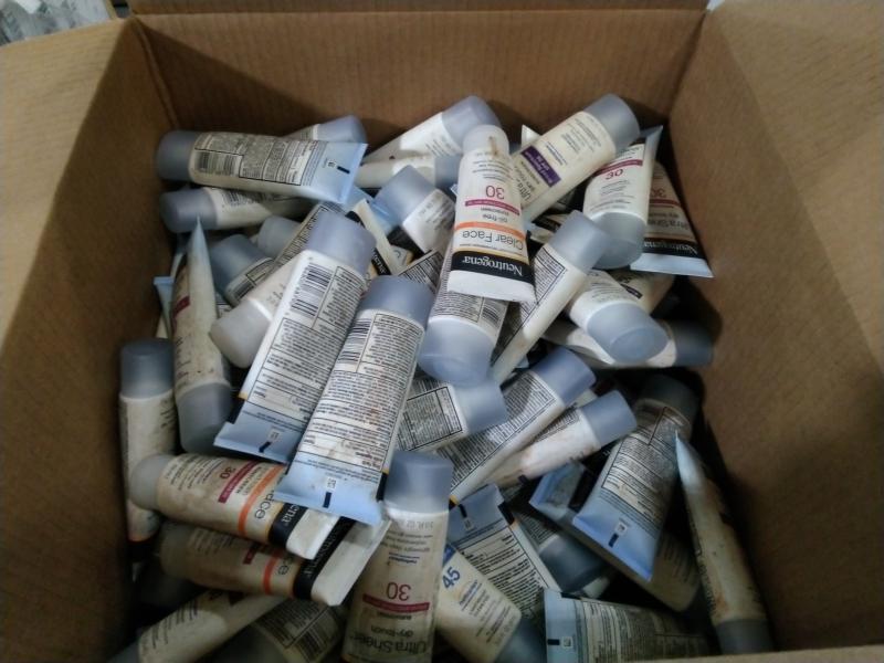 Health & Beauty - Neutrogena Clear Face Liquid Sunscreen Lotions - SPF 30 - 3 fl oz - MSRP $1,236