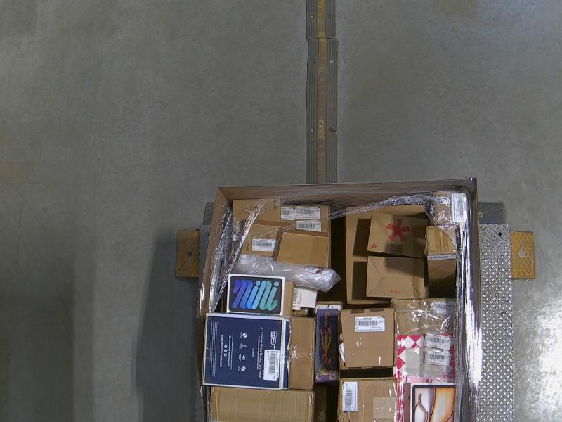 General Merch - Lenovo ThinkBook Laptop, iPad Air 128GB, Spinner Garment Bag - MSRP $5,398