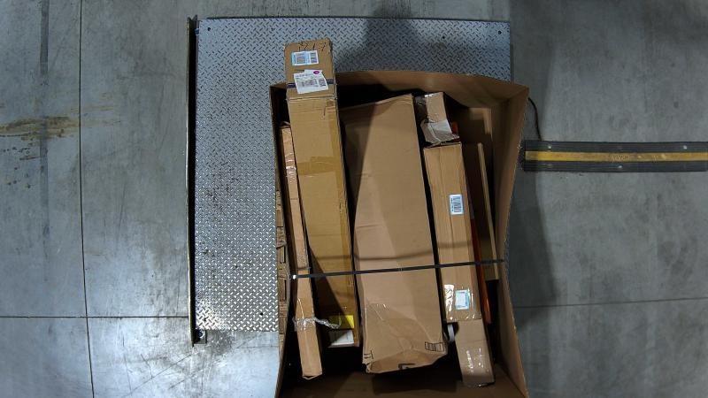 Home - SEEYE Arch Window Blackout Shades, Bedsure Comforter Duvet - MSRP $1,089