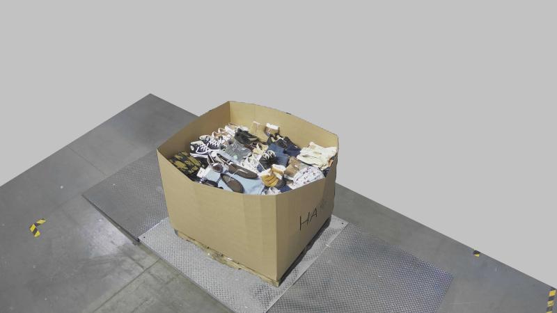 Apparel - Levi's, All In Motion, Converse, Future Collective, Wild Fable, Spanx - Est Retail $12,394- 1 plt