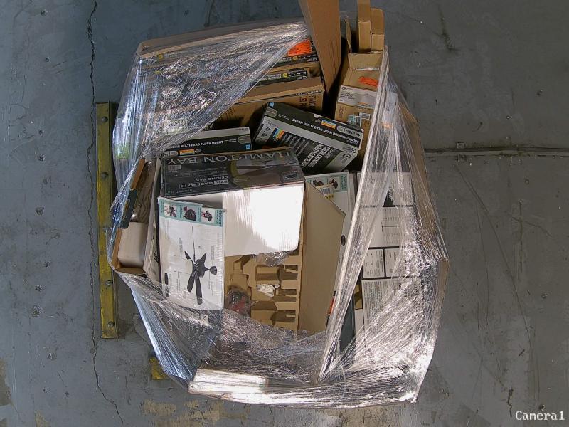 Lighting & Electrical - Artika, Commercial Electric, Metalux - Est Retail $1,892- 1plt