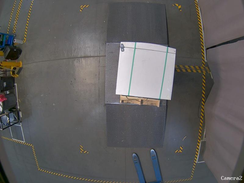 Frigidaire 30in 18.3cu.ft Top Freezer Refrigerator - Est Retail $1,020