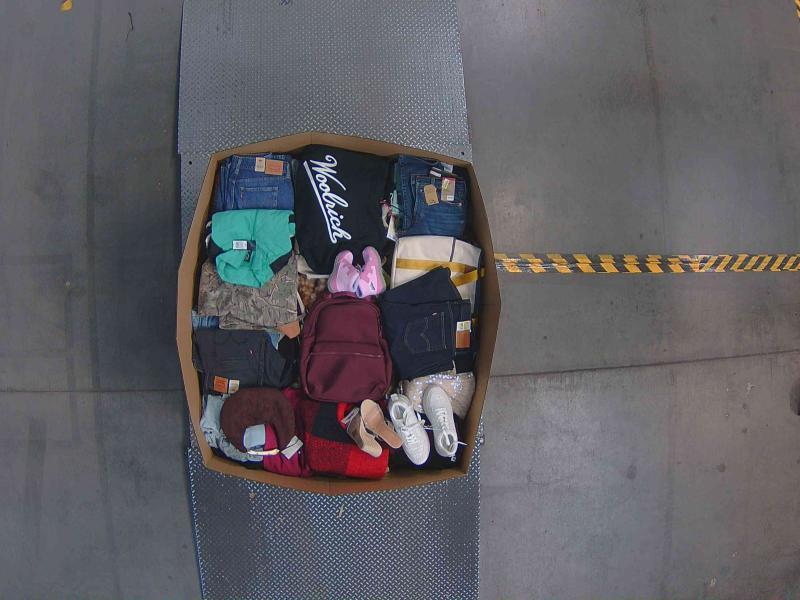 Apparel - Levi's, Universal Thread, Future Collective, Wild Fable, Goodfellow & Co - Est Retail $10,185- 1 plt