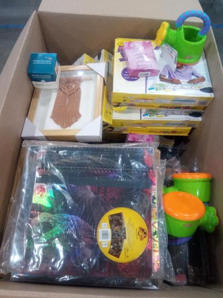 General Merchandise- Crayola Color Activity Board, Jurassic World Notebook, Veneno de Abeja y Aceite - MSRP $393