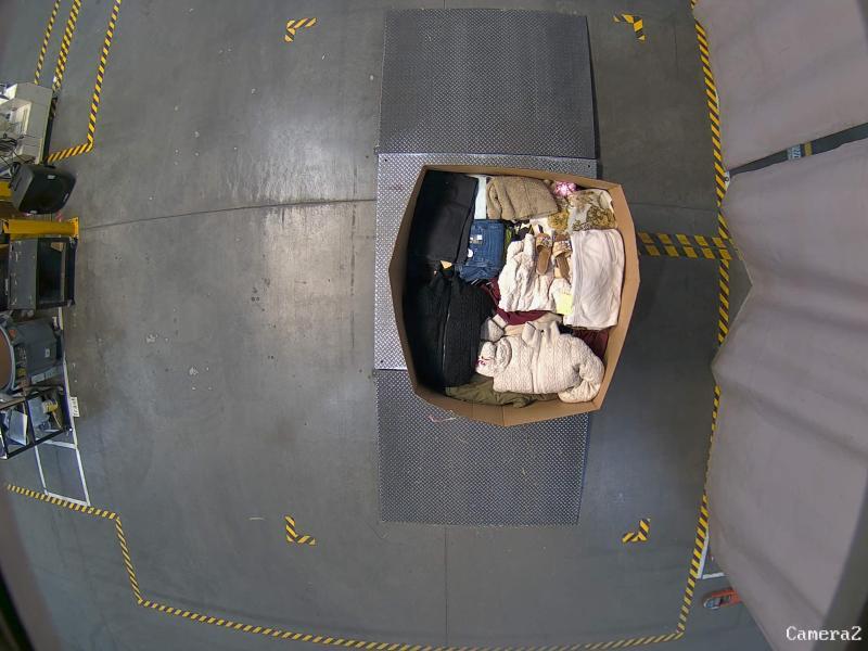 Apparel- Men's Straight Fit Jeans, Levi's® Women's Mid-Rise, Men's Hooded Rain Coat - Est Retail $8,502- 1 plt