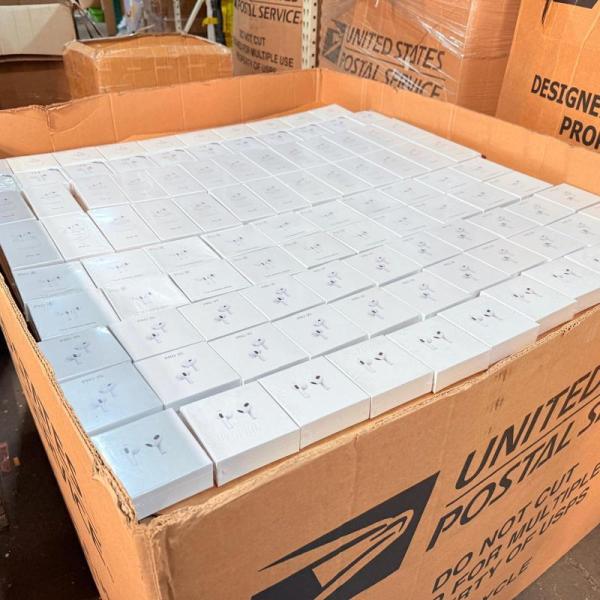 New Bulk Lot of Mixed Model Wireless Earbuds MSRP $5,786