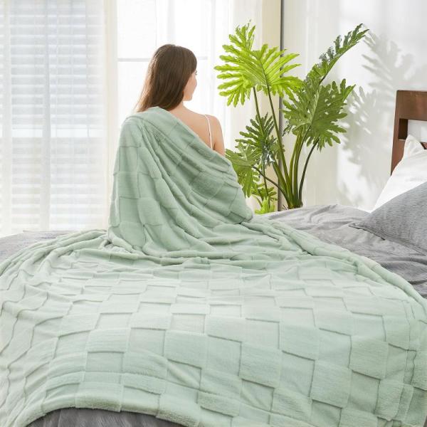Home - Faux Rabbit Fur Checkered Blankets, English Bulldog Towels, Reusable Sealable Aluminum Foil Bags - MSRP $42,421