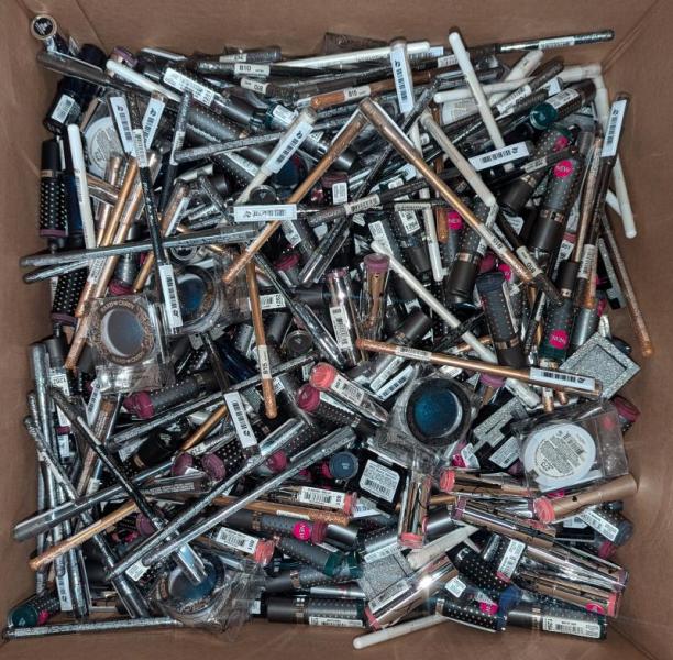 460ct Asstd NEW & SEALED Hard Candy Cosmetics Over $5,000 Retail