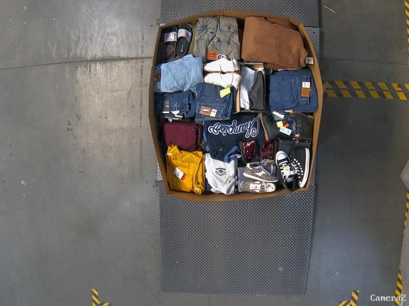 Apparel - Universal Thread, Levi's, Wild Fable, Future Collective, Goodfellow & Co - Est Retail $7,680- 1 plt