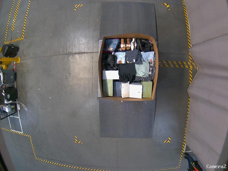 Apparel - Levi's, Goodfellow & Co, Universal Thread, Converse, All In Motion - Est Retail $7,036- 1 plt