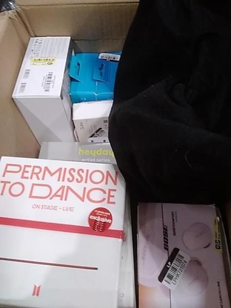 Electronics - Bose QuietComfort Wireless Earbuds, Razer Ornata V3 Tenkeyless - Est Retail $1,366