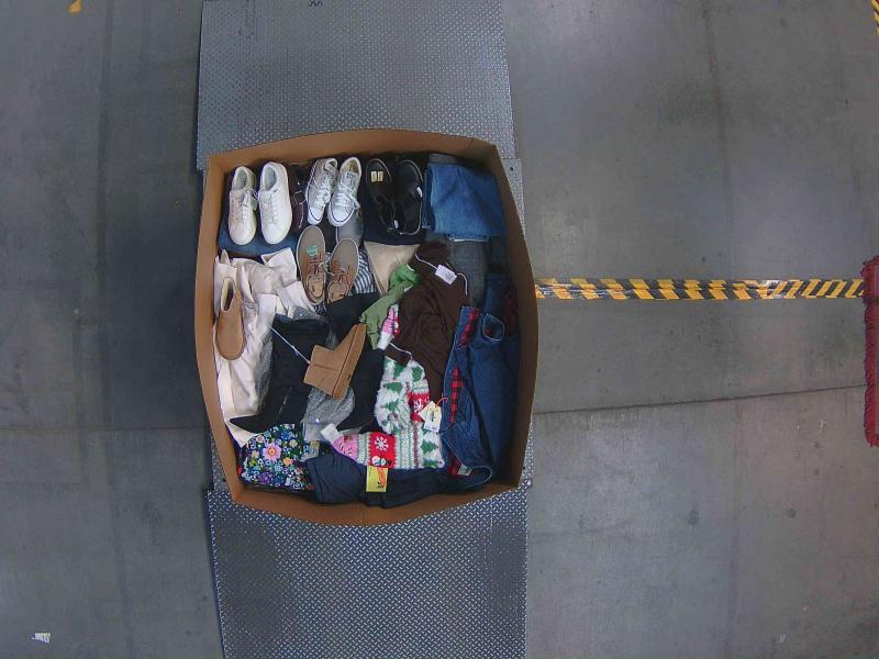 Apparel - Levi's, Universal Thread, Ava & Viv, Converse, A New Day, All in Motion - Est Retail $8,154- 1 plt