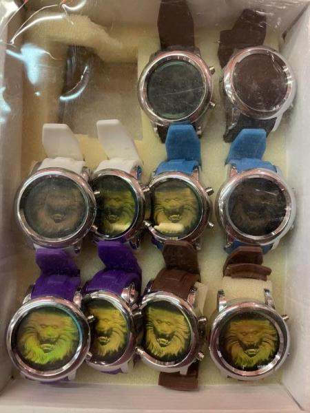 100 Digital watches, New only need batteries